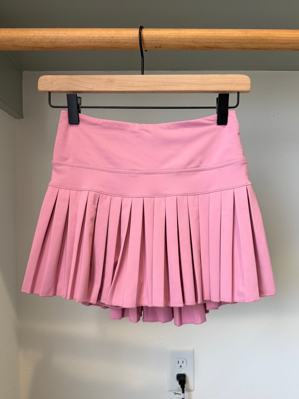 Goldhinge Pleated pink skort, size XS
